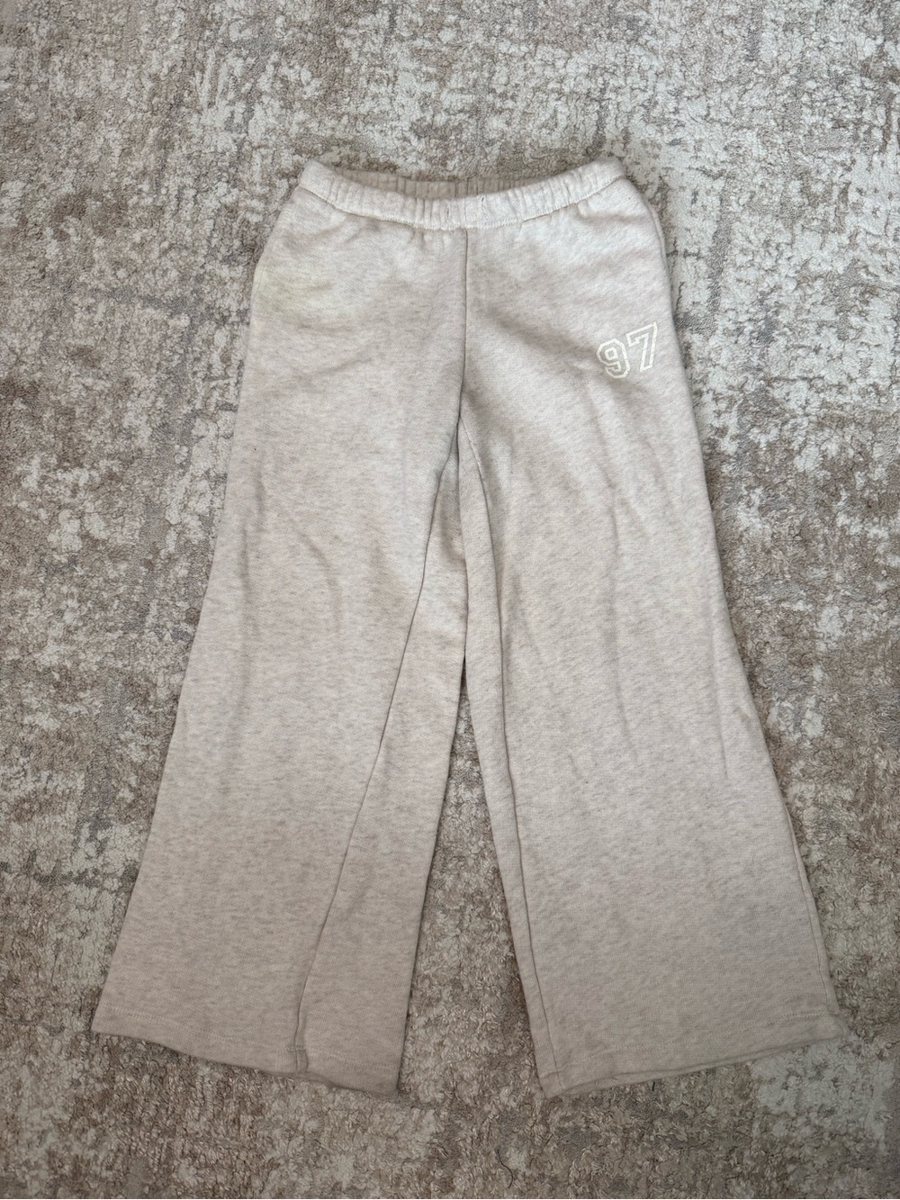 Cat & Jack Light Heather Cream Wide-Leg Sweatpants with '97 Detail size 6/7